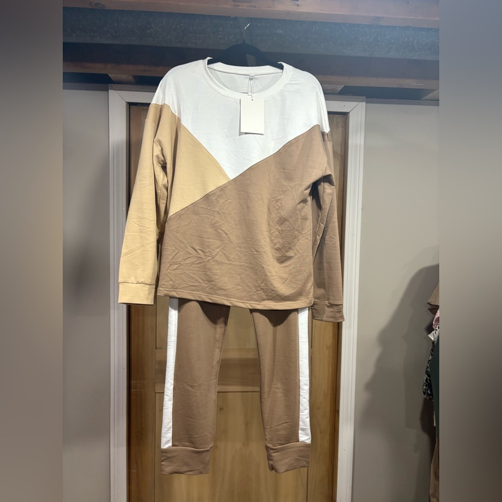 NWT Colorblock Lounge Set in White and Tan